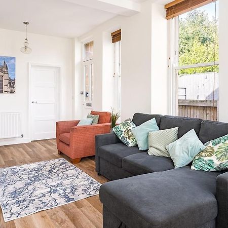 Spacious 2 Bedroom House With Stunning Views Bath Exterior foto