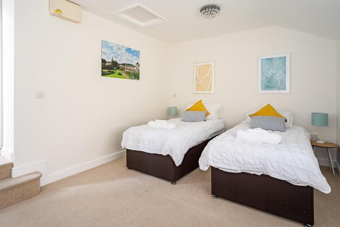 Spacious 2 Bedroom House With Stunning Views Bath Exterior foto