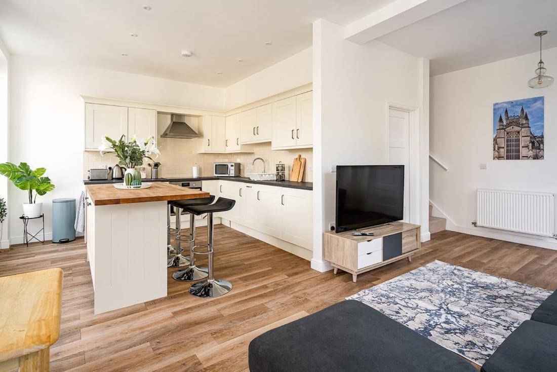 Spacious 2 Bedroom House With Stunning Views Bath Exterior foto
