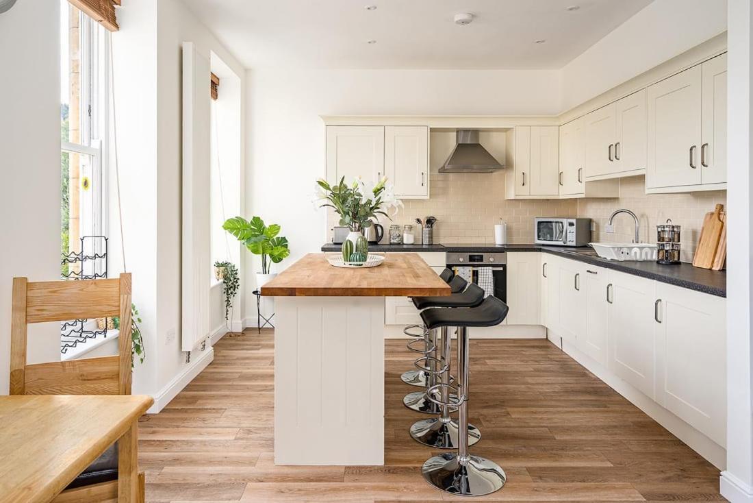 Spacious 2 Bedroom House With Stunning Views Bath Exterior foto